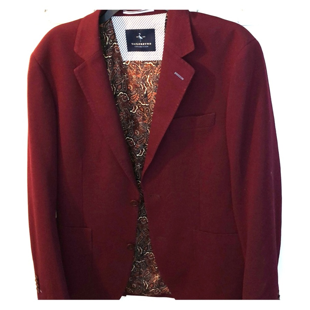 Gorgeous Men’s Coat in Burgundy -mint!